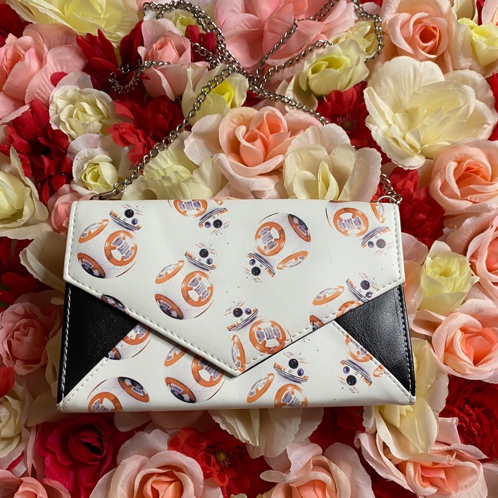 ¡NEW! Star Wars Clutch with Crossbody Chain
